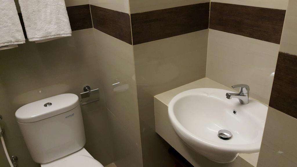 Biz Hotel City Center 安汶 外观 照片