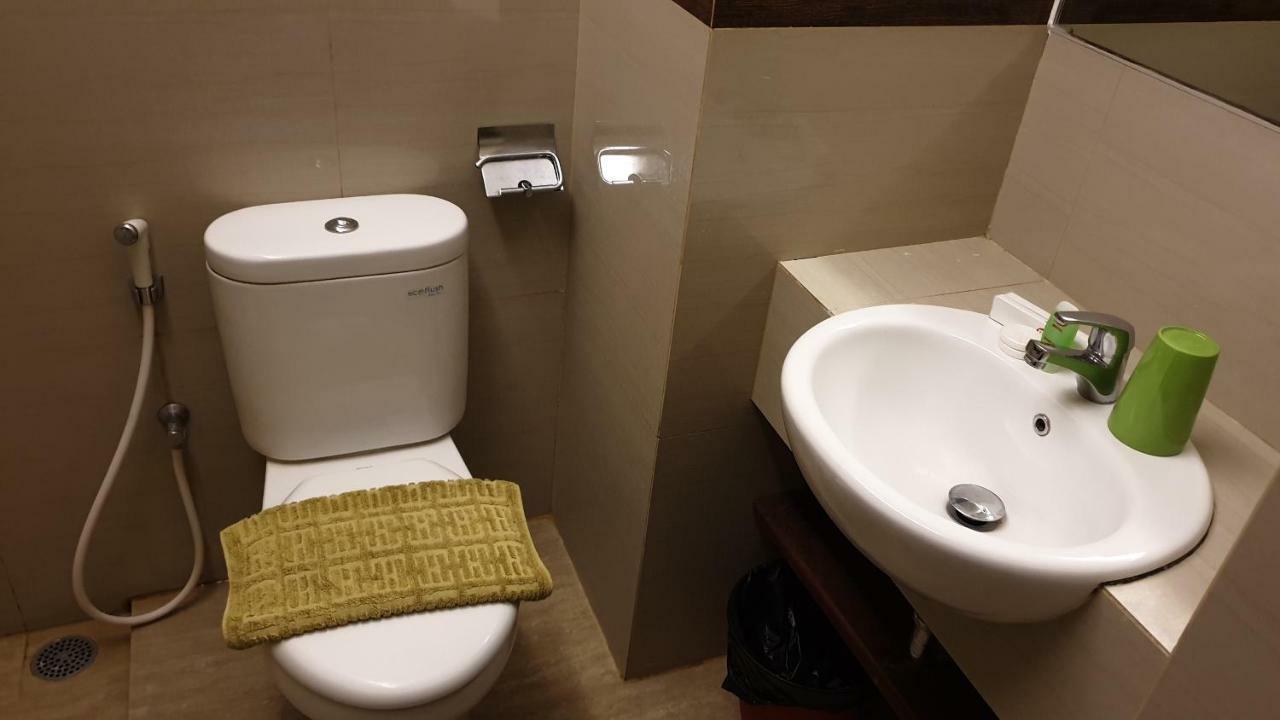 Biz Hotel City Center 安汶 外观 照片