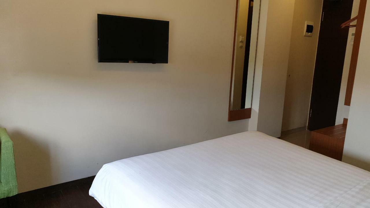 Biz Hotel City Center 安汶 外观 照片