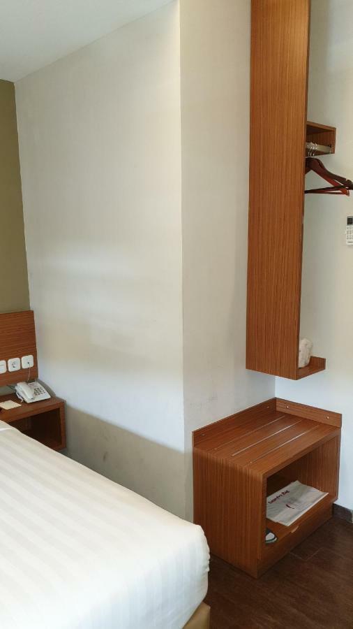 Biz Hotel City Center 安汶 外观 照片