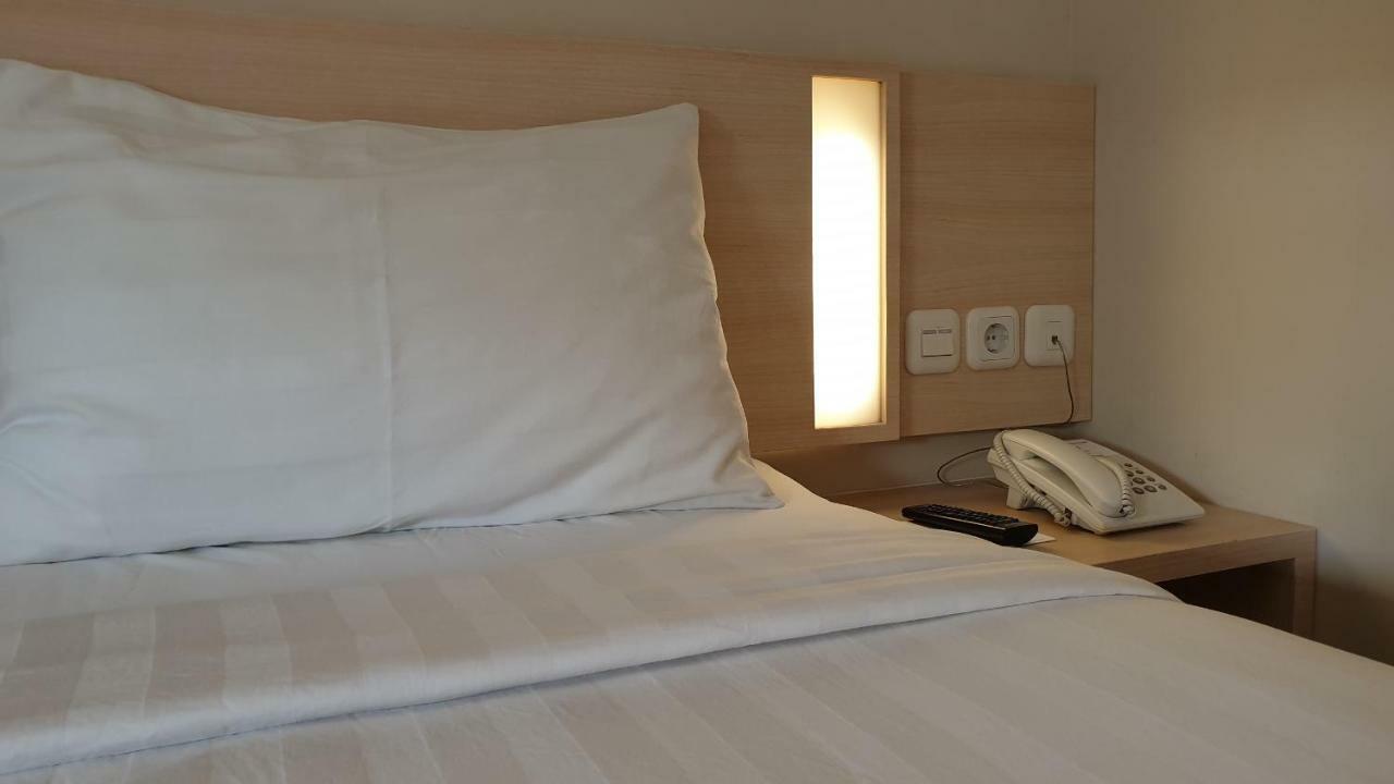 Biz Hotel City Center 安汶 外观 照片