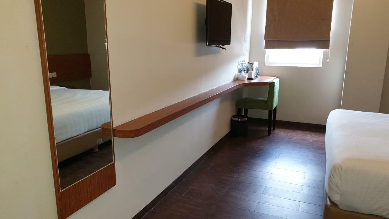 Biz Hotel City Center 安汶 外观 照片