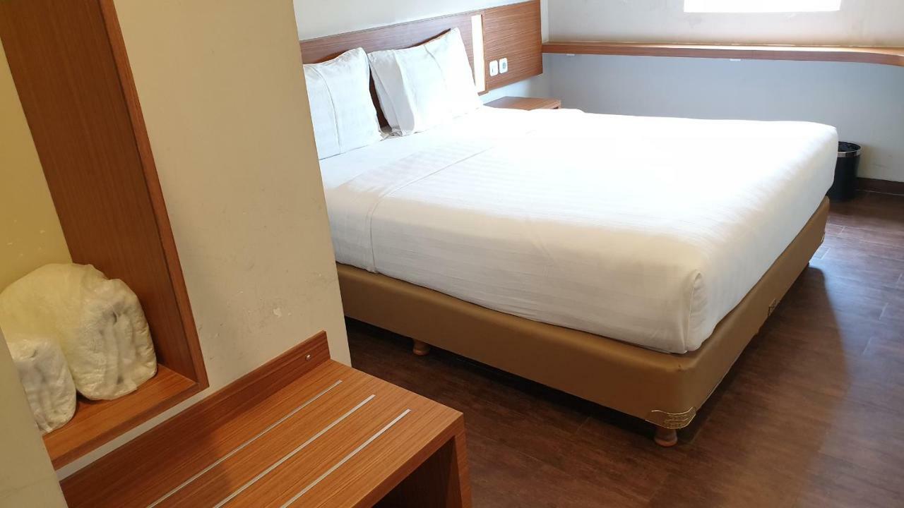 Biz Hotel City Center 安汶 外观 照片